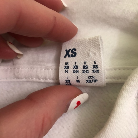 Reebok cropped hoodie. - Picture 2 of 3